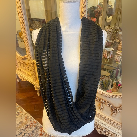 Steve Madden Black Sheer Striped Infinity Scarf Light Weight OS - Picture 4 of 7
